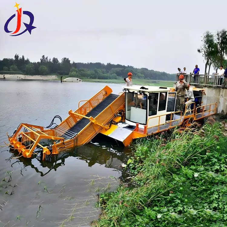 ເຮືອ​ຕັດ Hyacinth ແລະ Duckweed